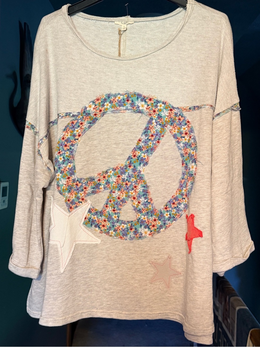 Easel Gray Floral ☮️ Sign 3/4 Sleeve Top